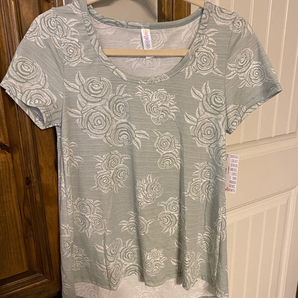 New with tags Lularoe Christy Tee